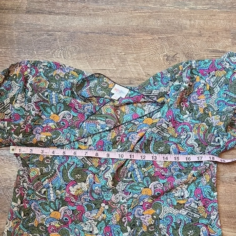 LuLaRoe Multi-colored Short Sleeve Kimono with Fringe Trim Size Small